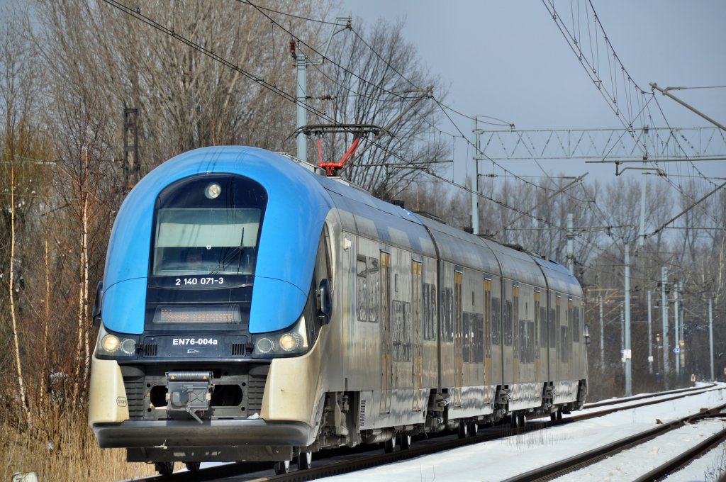 EN76 004 mit einer RB aus Katowice nach Tychy Lodowisko. In Katowice Piotrowice (02.04.2013).
