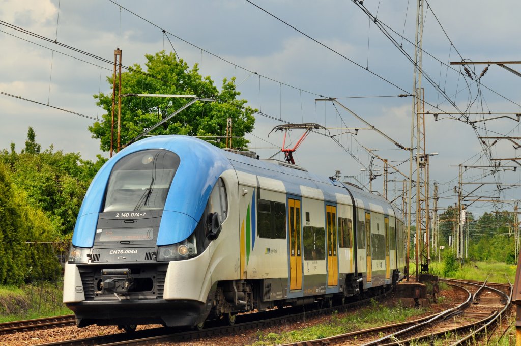 EN76 004 mit einer RB nach Tychy Lodowisko bei der Durchfahrt durch Katowice Ligota (29.05.2013)

