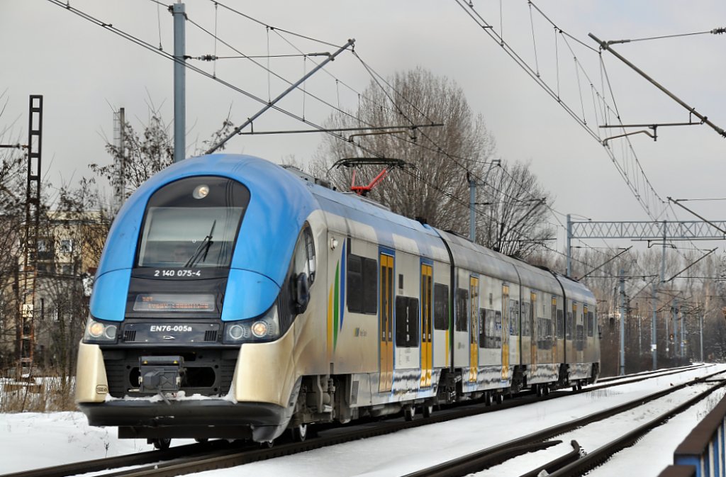 EN76 005 mit einer RB aus Katowice nach Tychy Lodowisko. In Katowice Piotrowice (02.04.2013).
