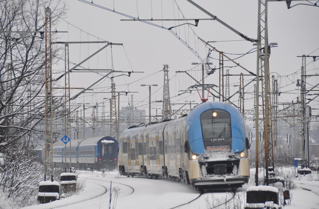 EN76 006 mit einer RB nach aus Katowice nach Tychy Lodowisko. In Katowice Ligota (01.04.2013).