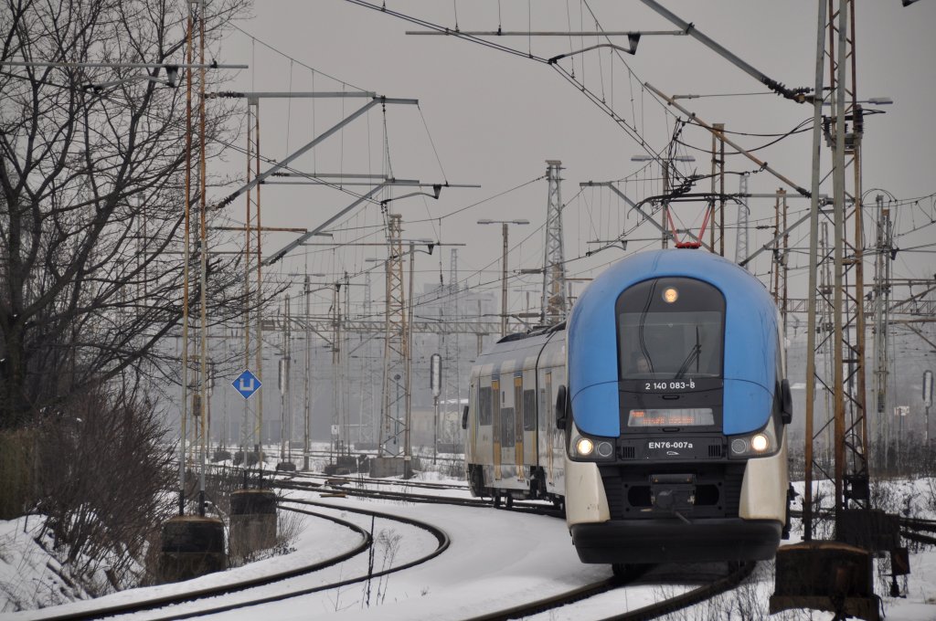 EN76 007 mit einer RB aus Katowice nach Tychy Lodowisko. In Katowice Ligota (05.04.2013)