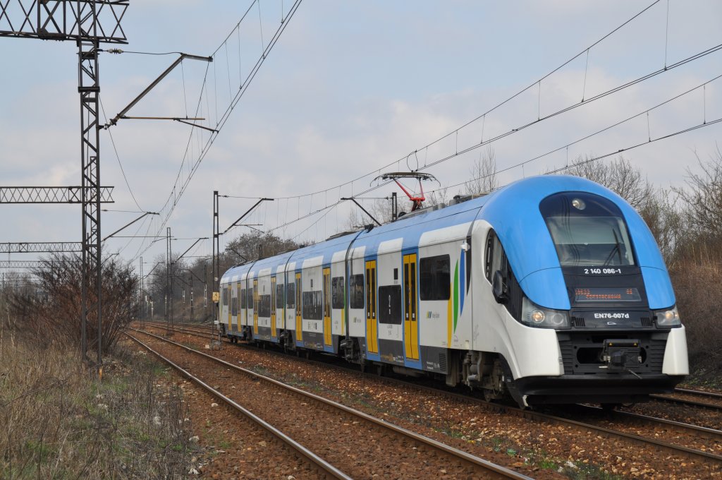 EN76 007 mit einer Regionalbahn bei Katowice-Załęże in richtung Katowice Głwny und dan weiter nach Czestochowa(14.04.2012)
