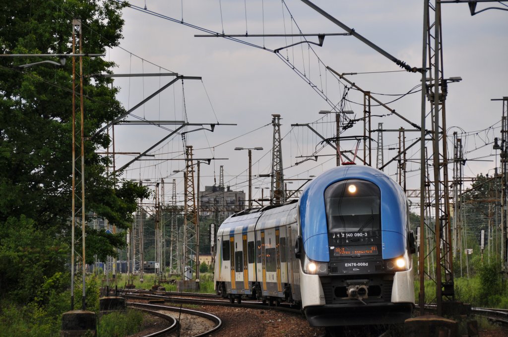 EN76 008 mit einer RB nach Tychy Lodowisko bei der Durchfahrt durch Katowice Ligota (29.05.2013)