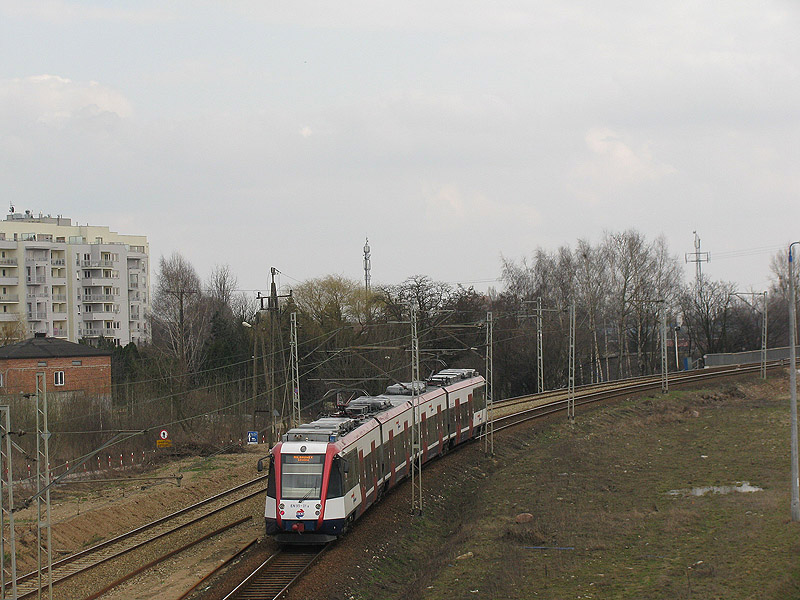EN95-01 als WKD-223 in Warszawa-Aleje Jerozolimskie, 28.03.2010