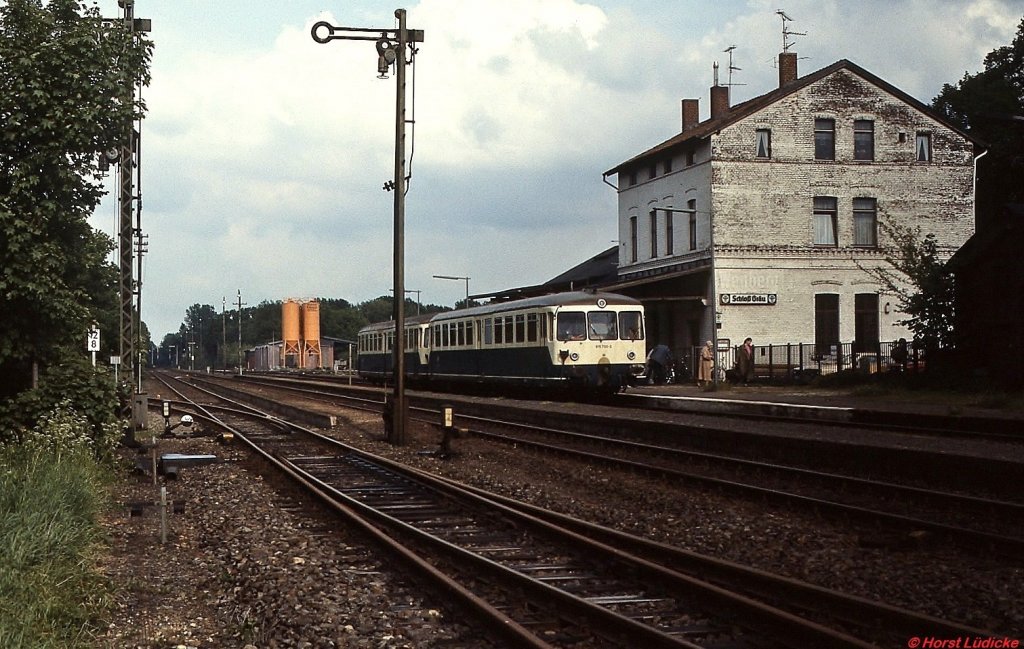Ende der 80er Jahre verläßt eine 515/815-Ganitur den Bahnhof Wegberg in Richtung Dalheim