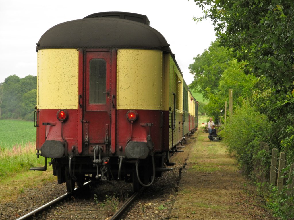 Ende des Sonderzuges, gezogen von VSM 23 076, am9.7.2011 im Bahnhof Eys.