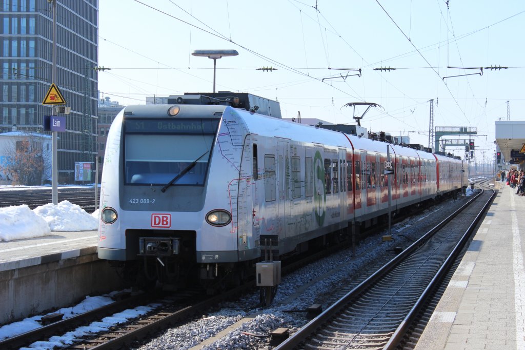 Endlich, am 03.03.2013 hab ich die Werbe S-Bahn in Mnchen erwischt, hier zu sehen in Mnchen - Laim Richtung stadteinwrts.