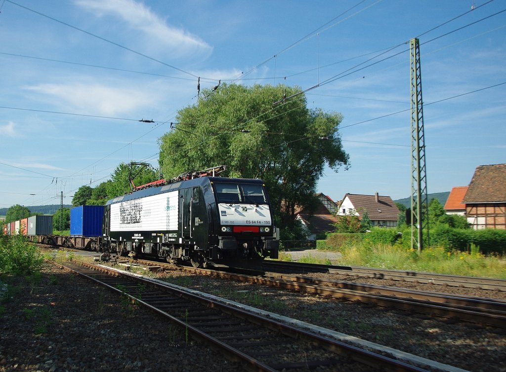 Endlich auch mal gesehen: 189 150 (ES 64 F4-150. Hier mit einem Containerzug in Fahrtrichtung Norden am B Eltmannshausen (Eschwege West). Aufgenommen am 21.07.2010.