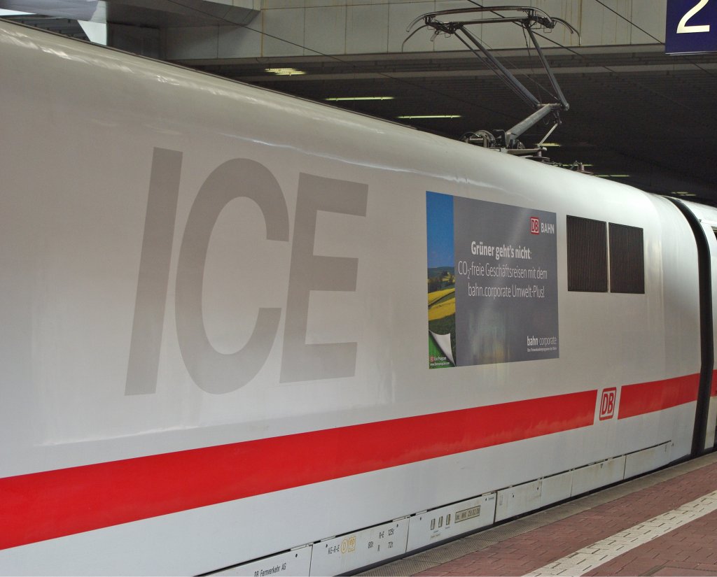 Endlich hab ich auch einen Werbe-ICE :) naja, nicht so spektakulr wie der Jubi-ICE aber der steht leider noch auf der Liste. Am 05.04.2010 hat es halt nur fr den Sticker auf 401 514-5 gereicht. Aufgenommen in Kassel Wilhelmshhe.