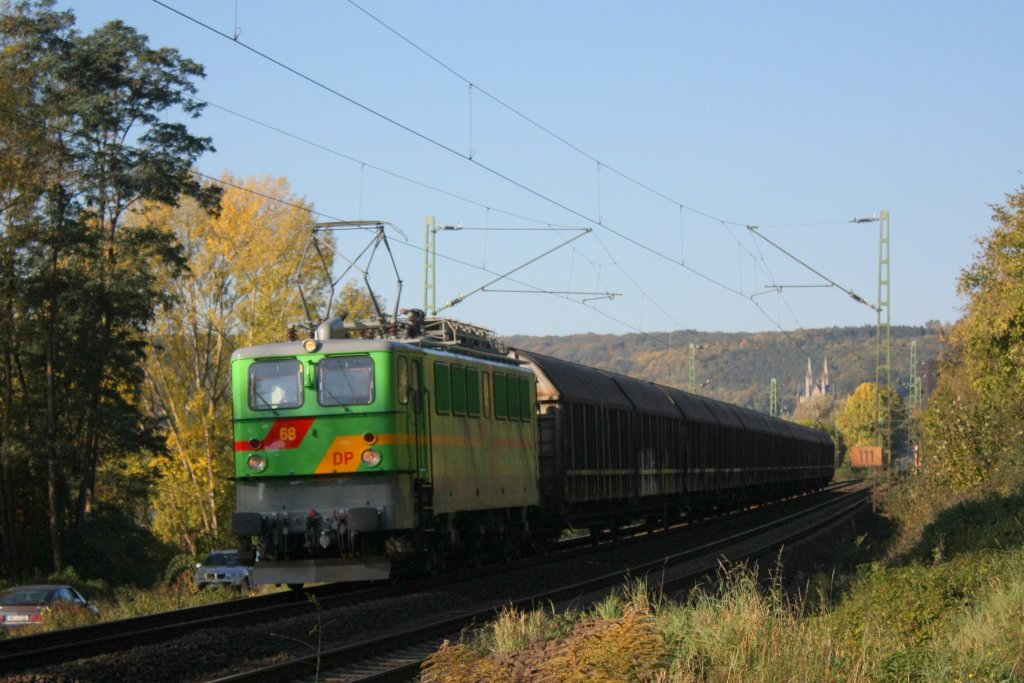 Endlich hab ich den Henkelzug auch. Am 21.10.2010 was die DP 68 vor ihm, hier in Erpel.