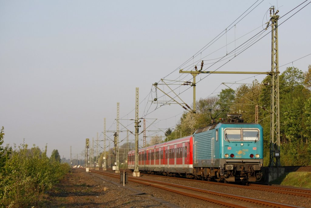 Endlich habe ich sie auch.
Die Melez 143 247 fuhr am 20.04.2011 am frhen Morgen durch Wuppertal Vohwinkel.