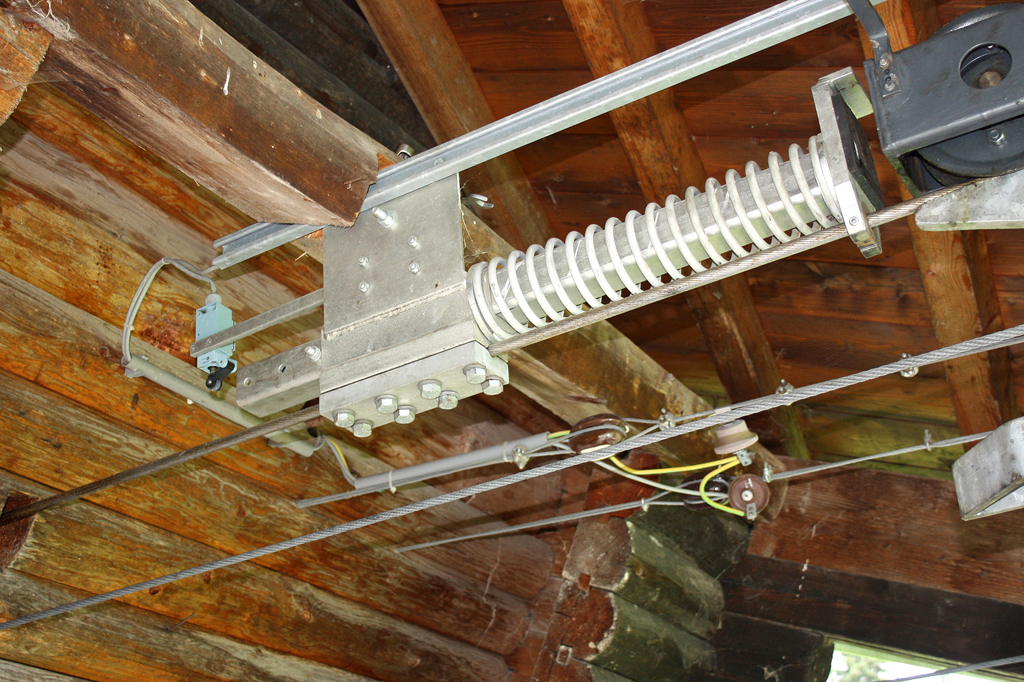 Endschalter in der Talstation (1171m) der 1133m-langen Materialseilbahn zur Inneren Kuhgehrenalpe (1673m) im Kleinwalsertal. 29.07.2011