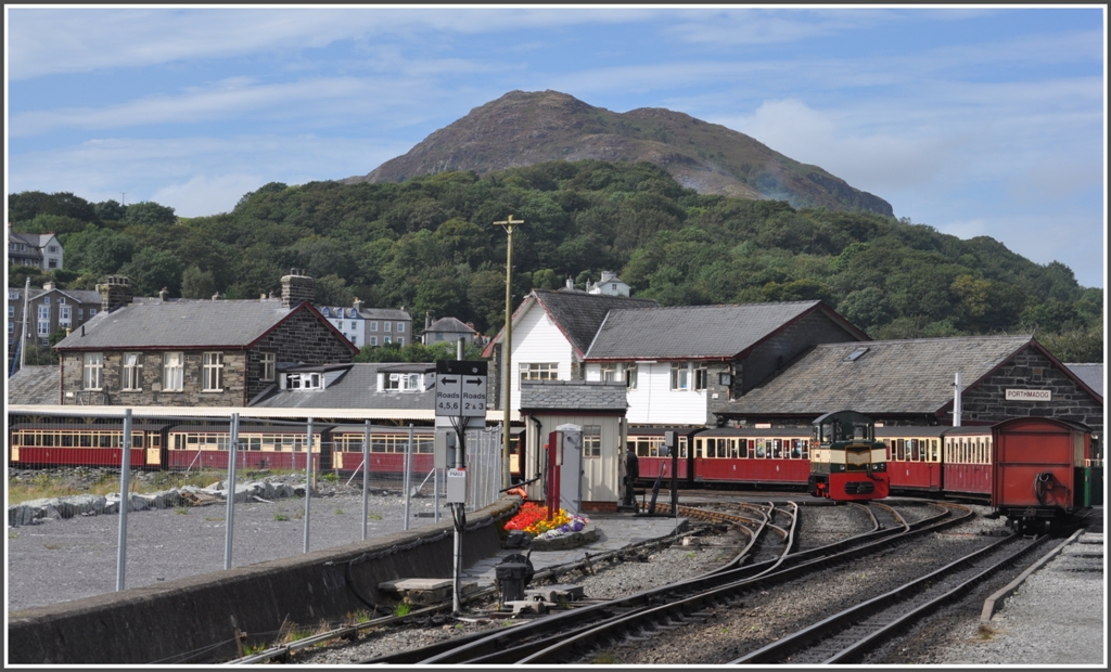 Endstation Porthmadog mit dem soeben angekommenen Dampfzug aus Blaenau Ffestiniog (04.09.2012)