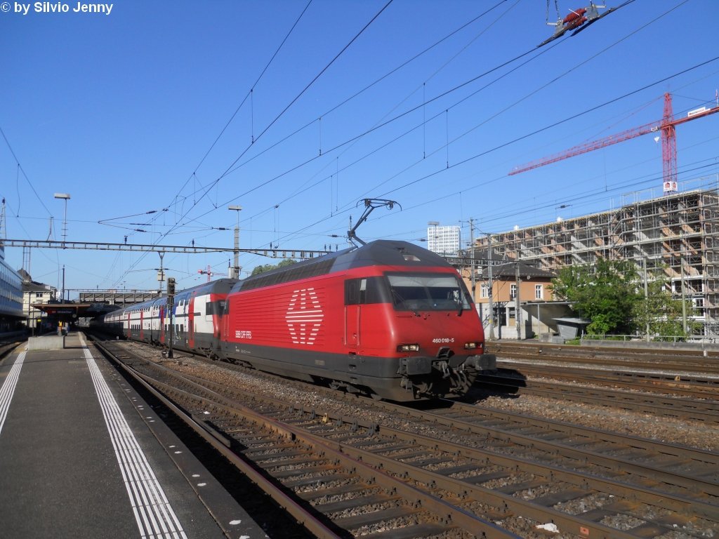 Entweder wegen eines Defekts, oder Ausfall einer Re 460, wurde am 5.6.2010 die Re 460 018-5 vor den Steuerwagen gekuppelt, und das Gespann begnete mir in Winterthur.