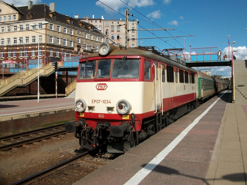 EP07-1034 hat am 04.September 2010 in Szczecin Glowny ihren Zug bernommen.