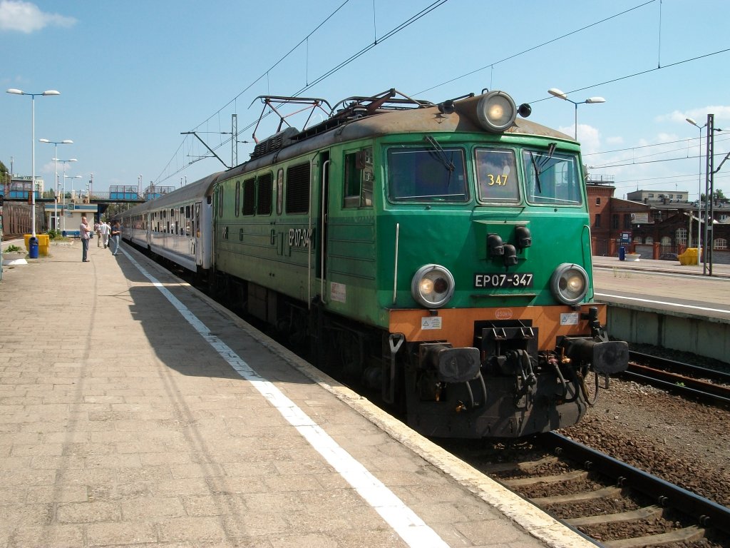 EP07-347 trgt noch die alte PKP-Farbgebung als ich Sie am 31.Juli 2010 in Szczecin Glowny antraf.