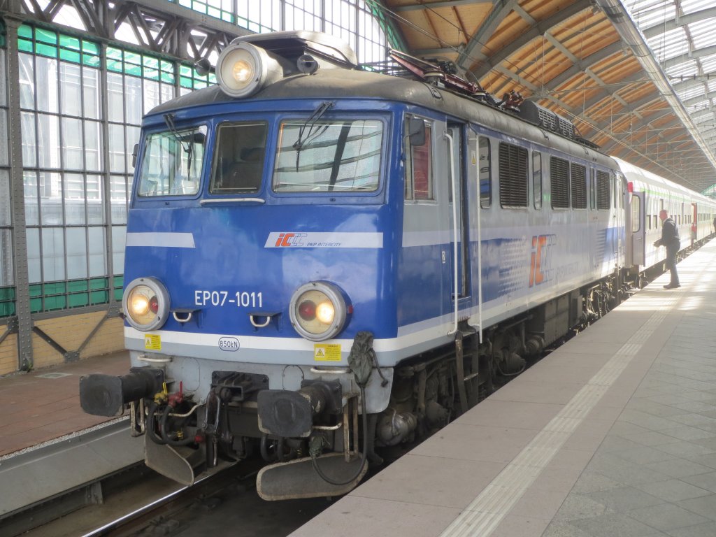 EP07 am 25. Mrz 2013 im Hauptbahnhof von Breslau (Wroclaw)