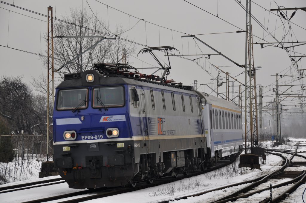 EP09 019 mit EC105 nach Wien Westbahnhof bei der durchfahrt durch Katowice Ligota (05.04.2013)