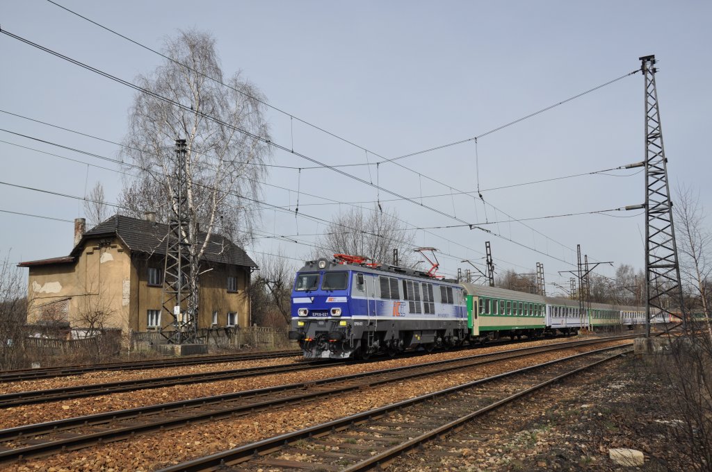 EP09 021 mit einem IC bei Katowice-Ligota (10.04.2012)
