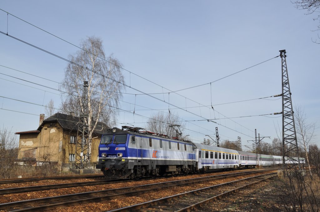 EP09 023 mit dem IC Warschau-Katowice-Prag bei Katowice-Ligota (10.04.2012)