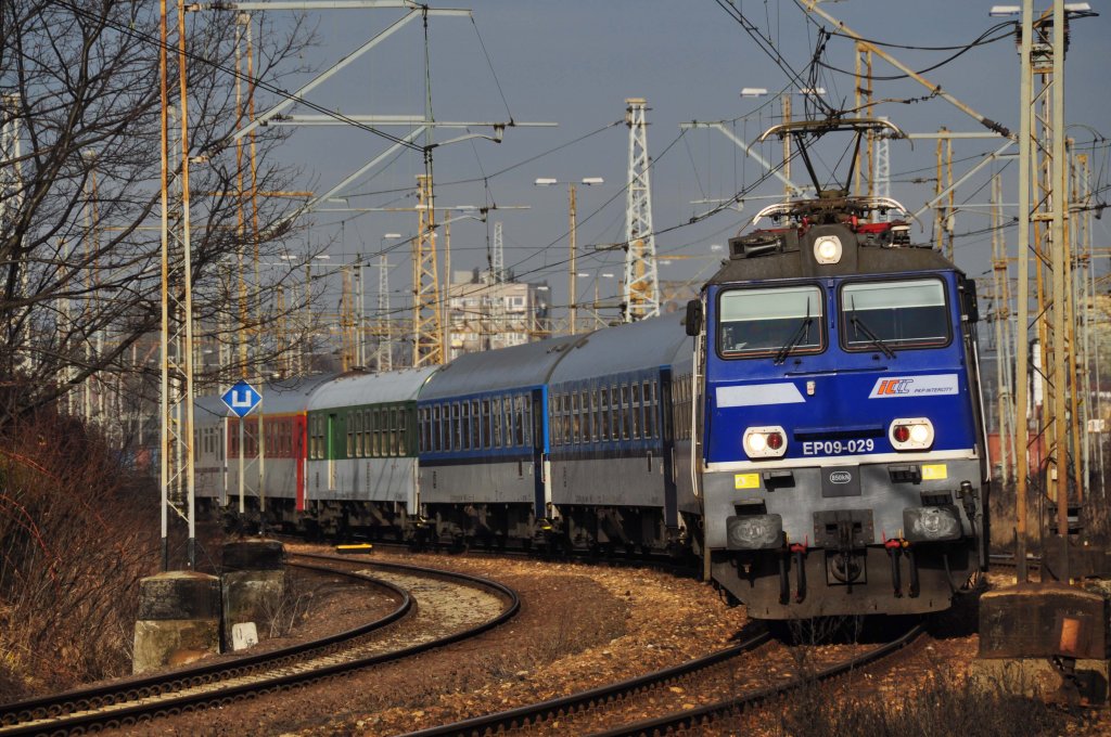 EP09 029 in Katowice-Ligota mit dem IC aus Warschau nach Prag (02.01.2012)