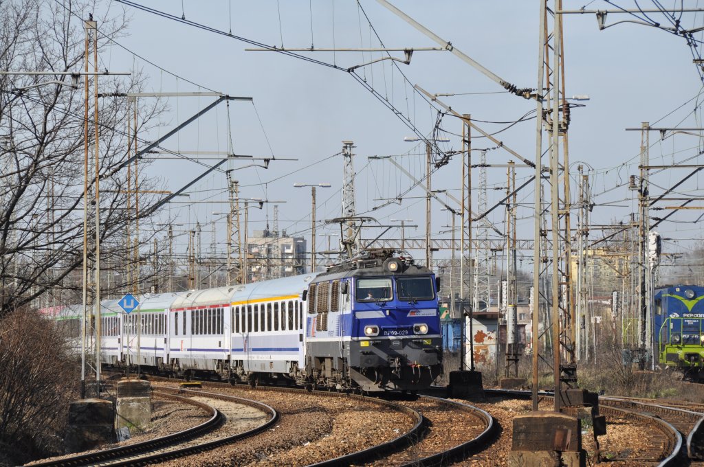 EP09 029 mit dem IC nach Wien bei Katowice-Ligota (10.04.2012)