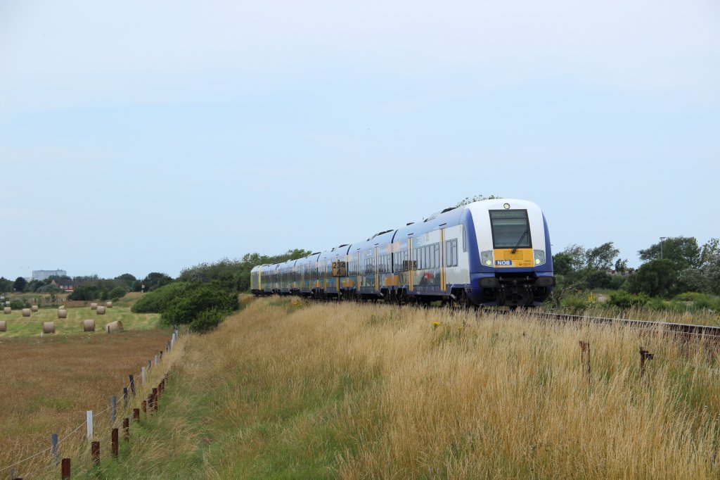 ER 20 001 schob am 07.07.2012 eine Nord Ostsee Bahn durch Keitum