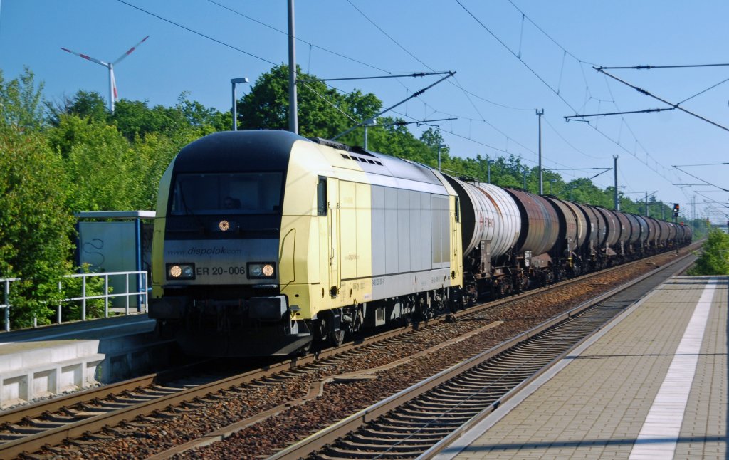ER 20 - 006 zieht am 18.06.10 einen Kesselwagenzug durch Burgkemnitz Richtung Bitterfeld. Der Hercules fhrt momentan fr CTL.
