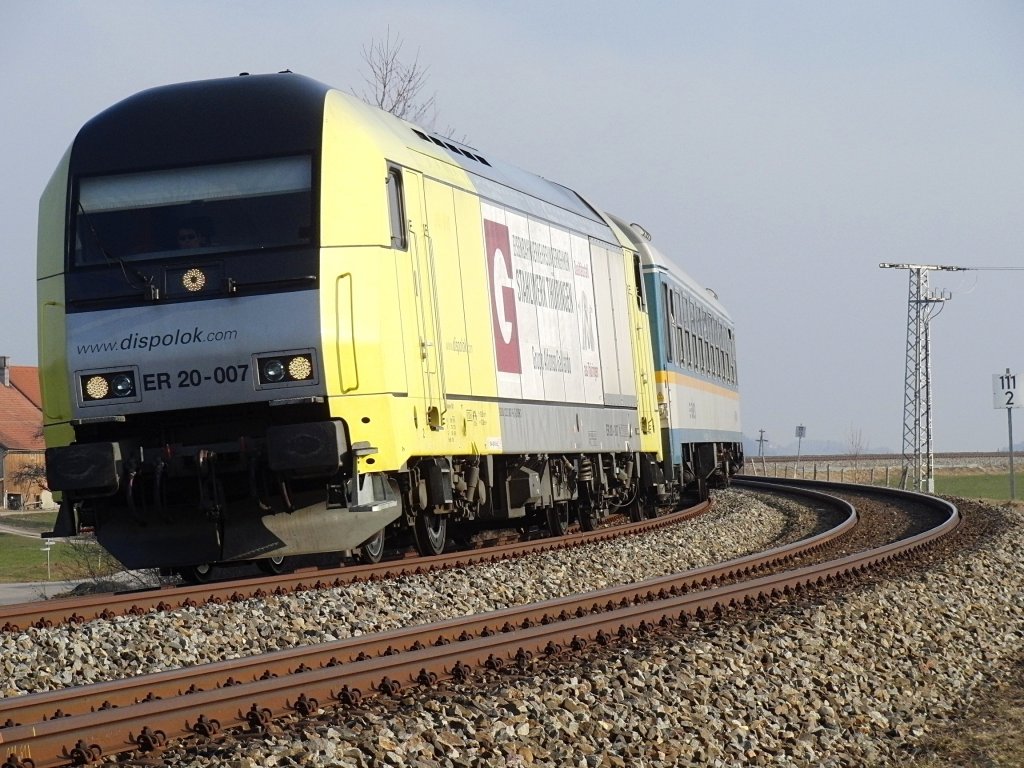 ER 20-007 mit ALX 84142 von Mnchen nach Lindau legt sich am 03.03.2011 in eine der beiden engen Kurven bei Heimhofen.