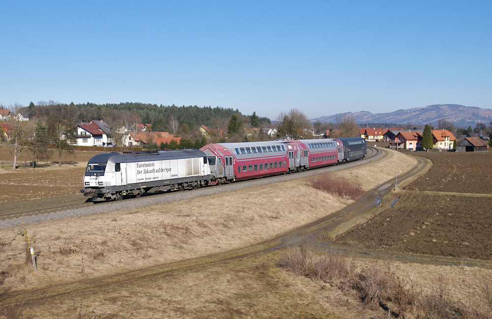 ER 20 2007 ersetzte für einige Wochen im Jänner 2011 eine 2016 von RTS.
So auch am 7.2. 2011 als das  Schneewittchen  mit dem R 4373 von Graz via (Südbahn/Koralmbahn) in Pölfing-Brunn abgelichtet wurde.