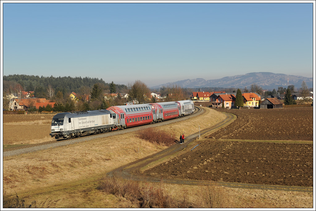 ER 20-2007 mit dem als S6 verkehrenden GKB R 4371 von Graz ber Werndorf nach Wies-Eibiswald am 18.1.2011 kurz vor dem ehemaligen Banhof Plfing-Brunn, der heute nur mehr eine Haltestelle ist, aufgenommen.