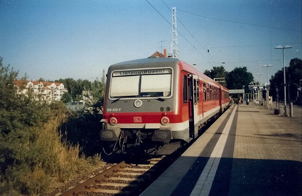 Er ist beliebt und auch unbeliebt der 628 Triebwagen.Im Oktober 2006 stand der 628/928 633 nach Lietzow in Binz. 