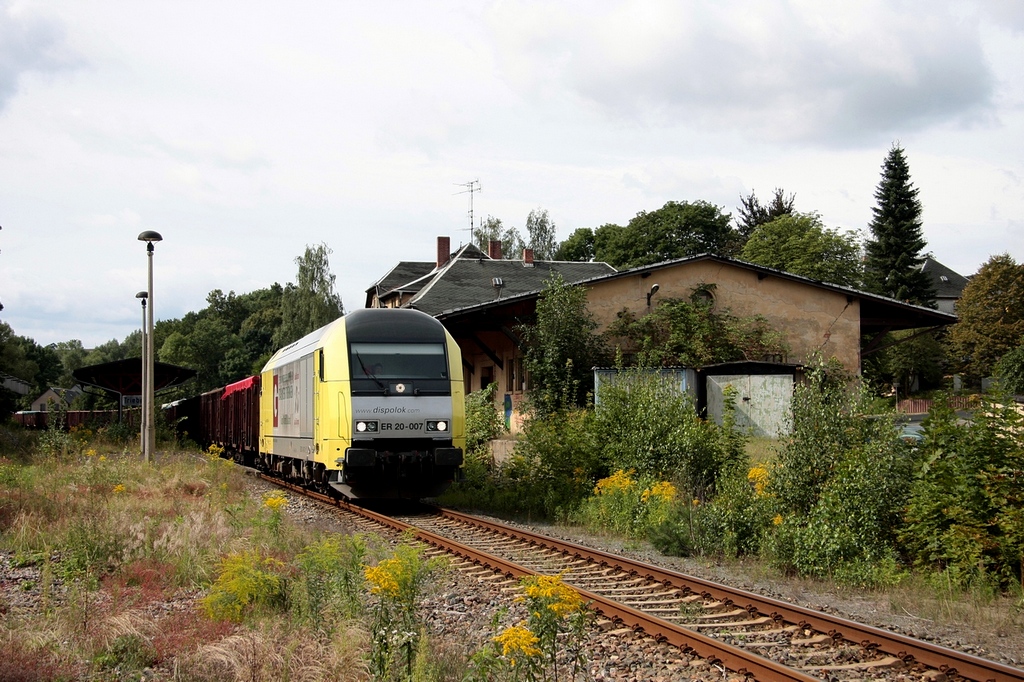 ER20-007 durchfährt mit DGS48340 das Gelände des eh. Bf Triebes am 25.08.2010.
