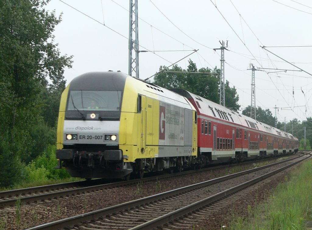 ER20-007 mit einem ILA-Shuttlezug am 12.6.2010 in der Berliner Wuhlheide. Dorthin ging der erste Abstecher beim Bahnbildertreffen.