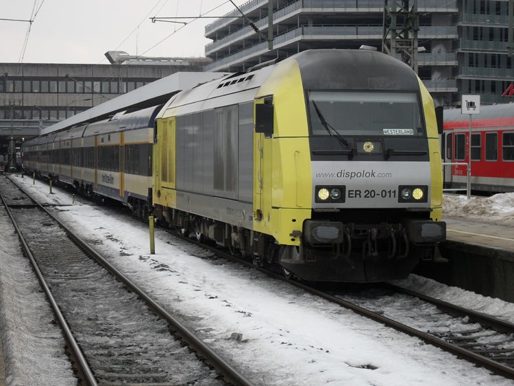 ER20-011 steht mit NOB80514 von Hamburg-Altona nach Westerland(Sylt)im Bahnhof Hamburg-Altona.(20.02.10)