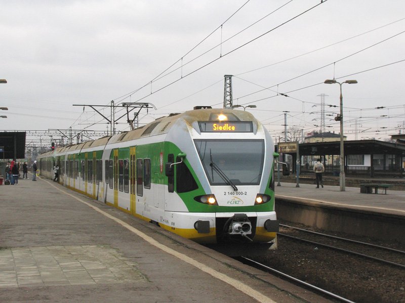 ER75-001 als KM-8037 nach Siedlce. Warszawa Zachodnia, 12.12.2009.