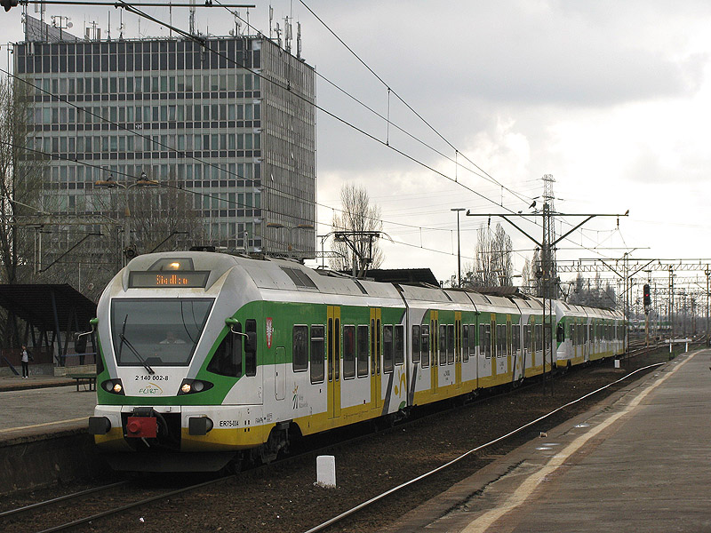 ER75-004 als KM-8039 in Warszawa Zachodnia, 10.04.2010