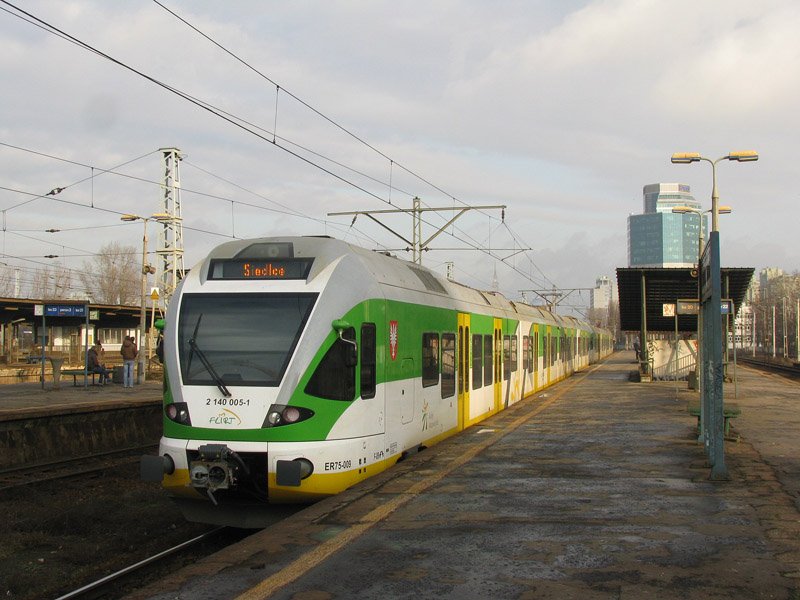 ER75-009 als KM-8037 nach Siedlce. Warszawa Zachodnia, 25.01.2009.