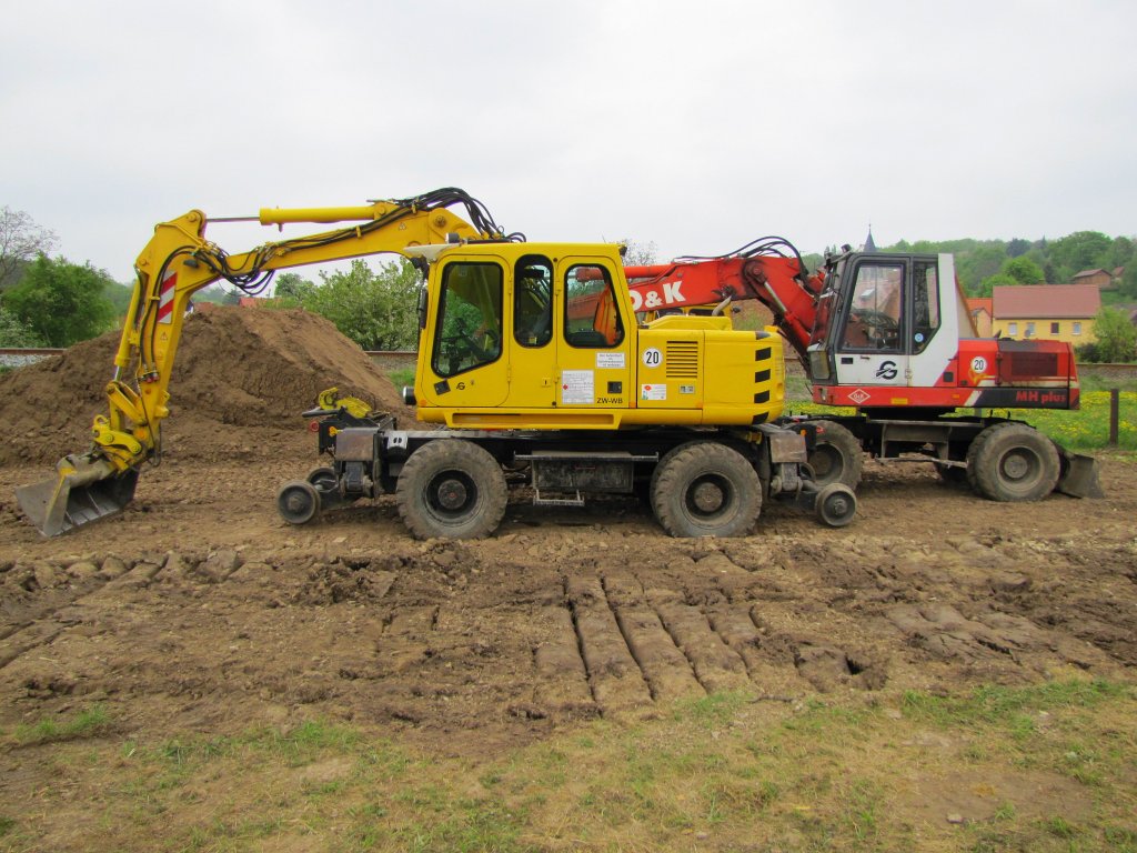 Erfurter Gleisbau Klw 97 51 65 581 60-7 im Rahmen von Durchlasserneurungsarbeiten an der Unstrutbahn bei Robach; 02.05.2010