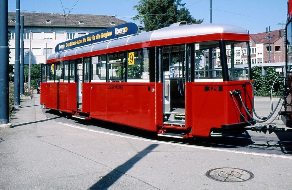 Erinnerung an die Berner Anhngewagen 321-330 (1951/2) - Wagen 329 an der Endstation Wabern: im roten Anstrich, 31.August 2007. 
