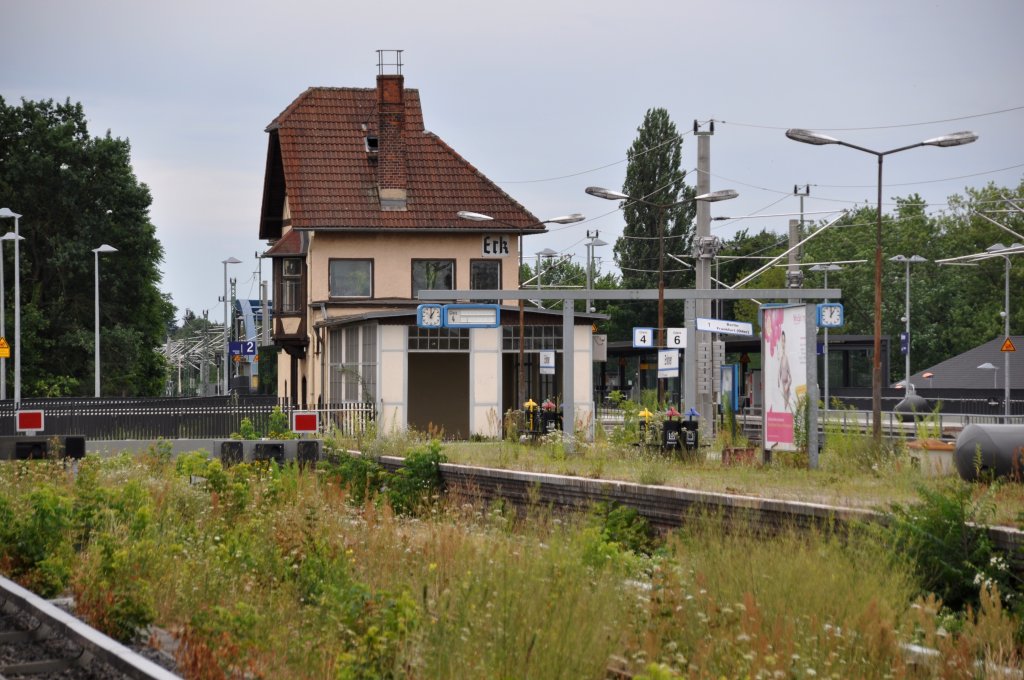 ERKNER (Landkreis Oder-Spree), 18.07.2010, Teile des alten Bahnsteigs