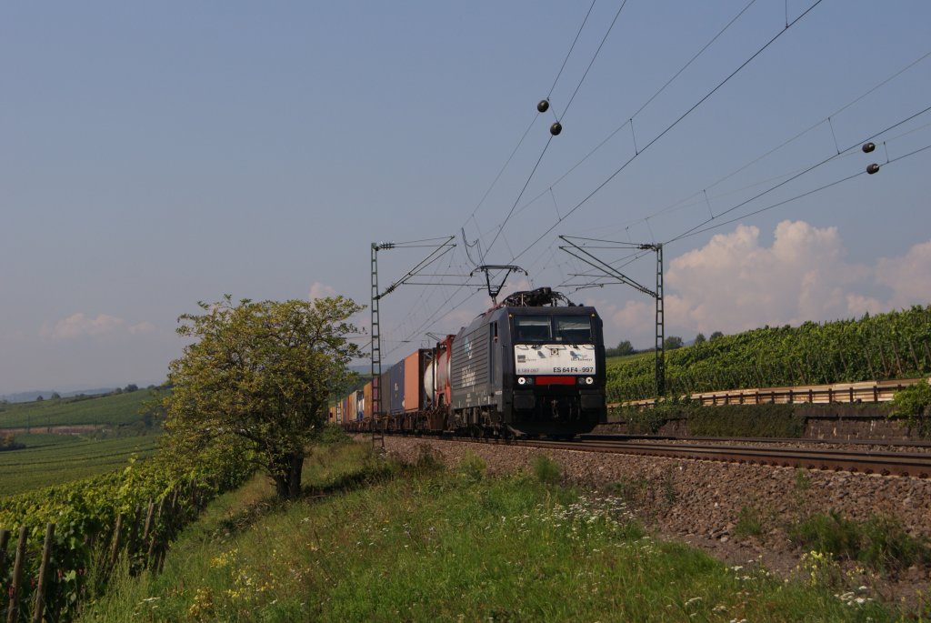 ERS Railways ES 64 F4-997 mit einem Containerzug in Erbach (Rheingau) am 03.09.2011