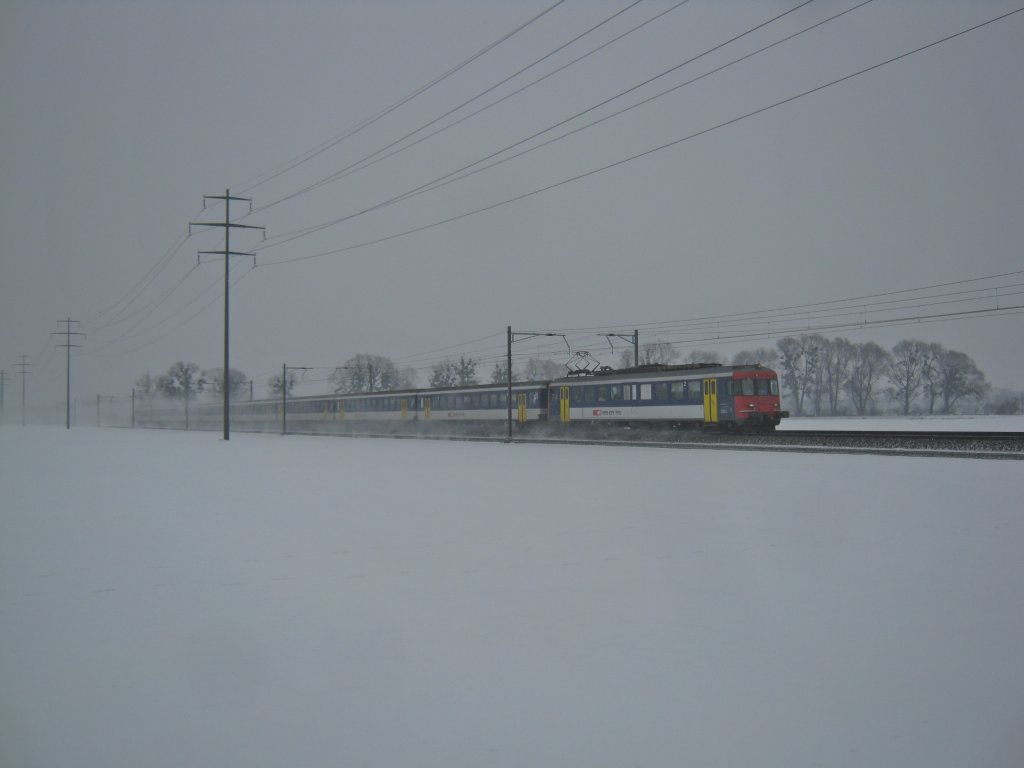 Ersatz IC 561 zwischen Landquart und Zizers. Der Zug bestand aus einem Doppel RBe 540 Pendel, mit 7 EWI Zwischenwagen (5 B, 1 A, 1 AB). Der Triebwagen vorne ist der 540 057, hinten der 540 032, 02.02.2012.