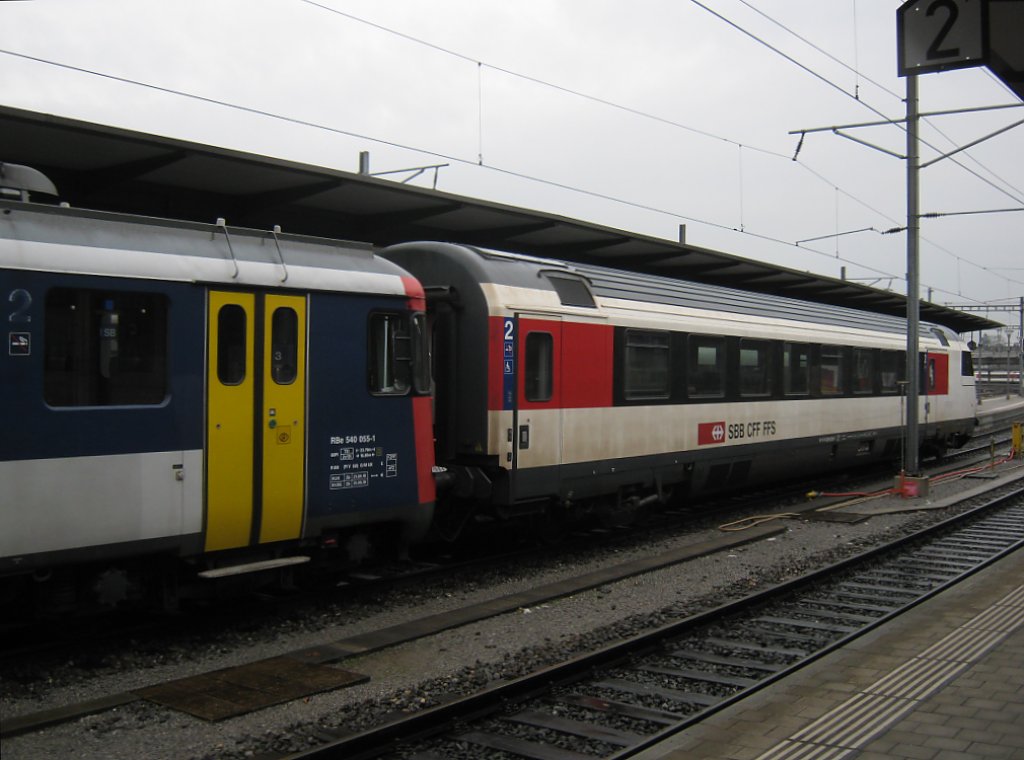 Ersatz IC 771 gefhrt mit einem Doppel RBe-Pendel, vorne 540 024, hinten 540 055. Hinter der Komposition wurde noch ein Bt EW IV berfhrt, Basel SBB, 15.02.2011.