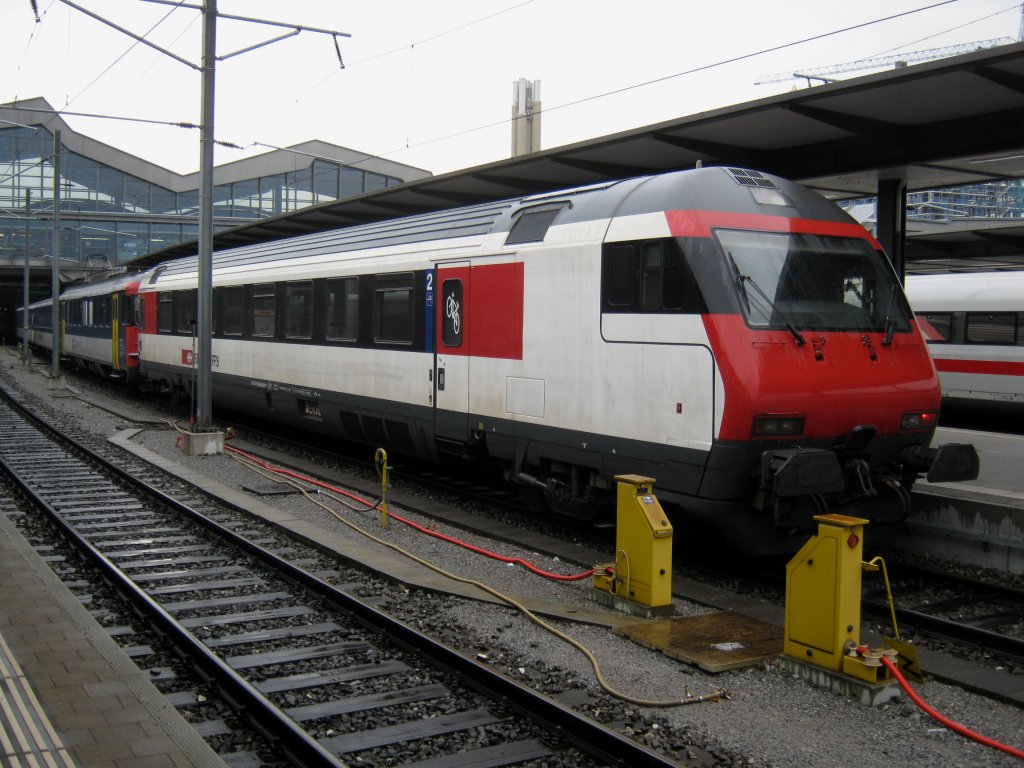 Ersatz IC 771 gefhrt mit einem Doppel RBe-Pendel, vorne 540 024, hinten 540 055. Hinter der Komposition wurde noch ein Bt EW IV berfhrt, Basel SBB, 15.02.2011.