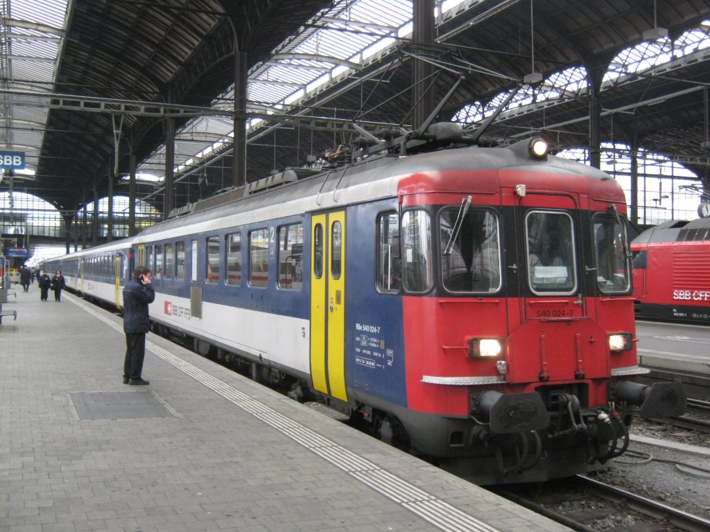 Ersatz IC 771 gefhrt mit einem Doppel RBe-Pendel, vorne 540 024, hinten 540 055. Hinter der Komposition wurde noch ein Bt EW IV berfhrt, Basel SBB, 15.02.2011.