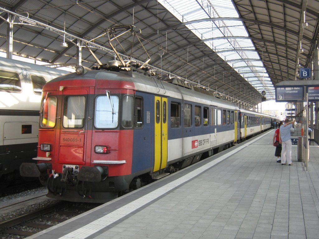 Ersatz S23 6766 in Olten; Anstelle des NPZ war heute ein 6-teiliger RBe Pendel (mit RBe 540 055) im Einsatz, 25.08.2011.
