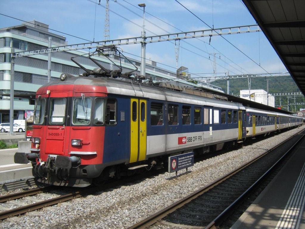 Ersatz S27 25949 in Baden; Anstelle des NPZ war heute ein 6-teiliger RBe Pendel (mit RBe 540 055) im Einsatz, 25.08.2011.