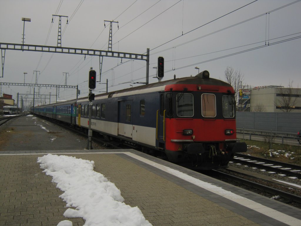 Ersatzkomposition als IR 2122 bei Ausfahrt in Kreuzlingen, 04.01.2011.