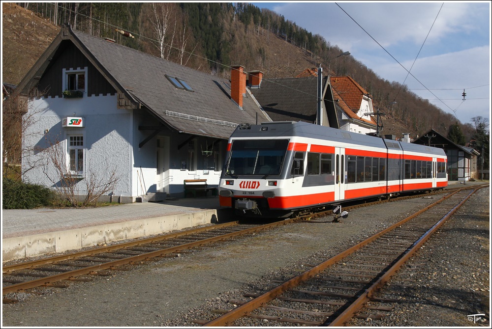 Ersatztriebwagen LILO ET 22 164 fhrt auf der belbacherbahn als R 8770 von belbach nach Peggau. 
belbach 25.2.2011
